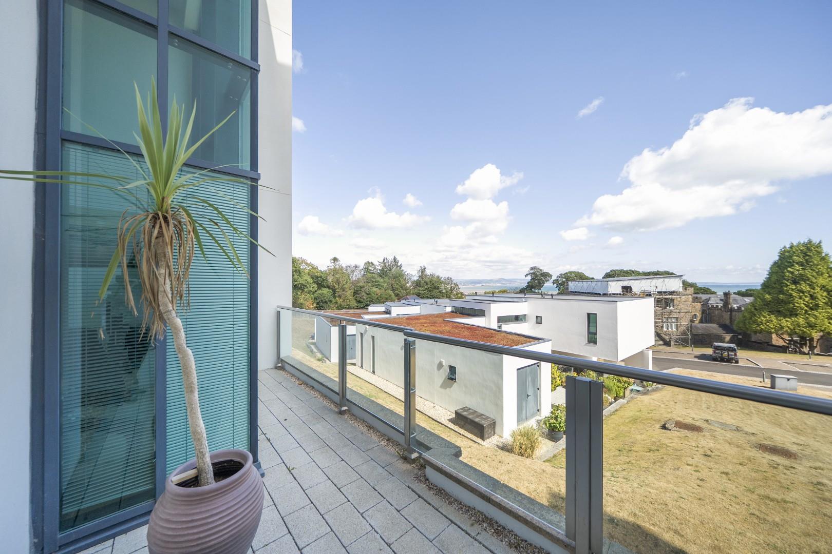 Upper Castle View, Blackpill, Swansea, SA3 5BY